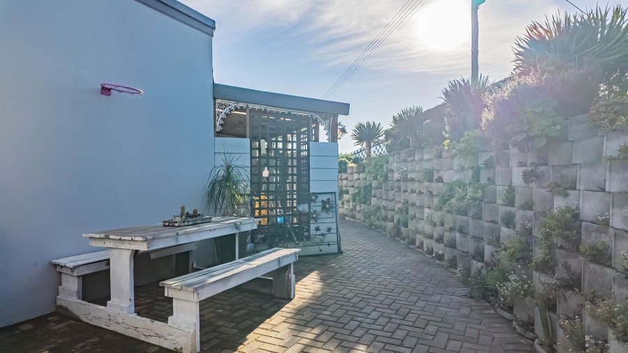 5 Bedroom Property for Sale in Fraaiuitsig Western Cape